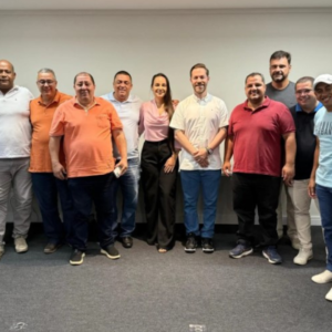Renzo Vasconcelos se reúne com 13 vereadores eleitos e reeleitos