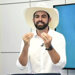 Debate: Muribeca é questionado sobre emendas e enumera o que enviou para a Serra