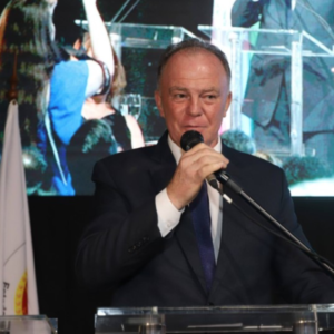 Casagrande embarca para o Azerbaijão para COP29