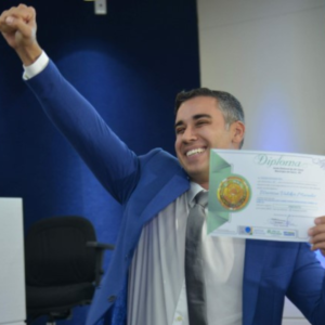 Weverson Meireles é diplomado na Serra e promete cuidar das pessoas