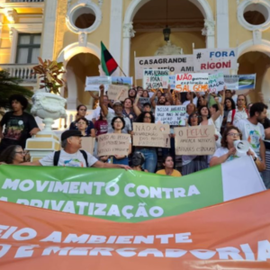 Ato em Vitória contesta privatização de parques e pede saída de Rigoni