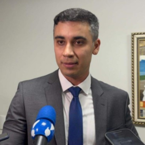 Serra anuncia corte de gastos e redução de 10% dos comissionados