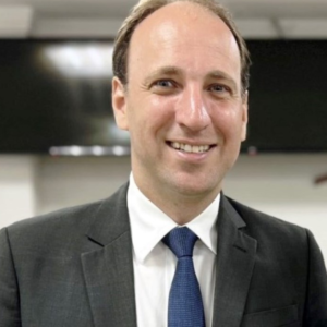 Linhares: Coube ao vice-prefeito Franco Fiorot anunciar nomes de titulares e interinos de secretarias, Ipasli e HGL