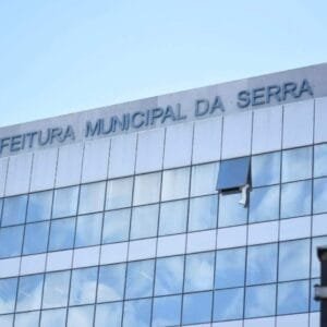 Tribunal manda Serra suspender aumento nos salários de prefeito, vice e secretários