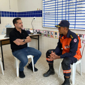 Gandini conversa com representante da Defesa Civil: busca de soluções eficazes para famílias impactadas pelas chuvas