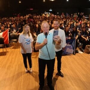 Governador amplia vagas no Programa de Intercâmbio Estudantil
