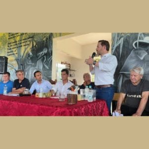 Em Linhares, Ferraço e Renzo apresentam projeto da ES 442