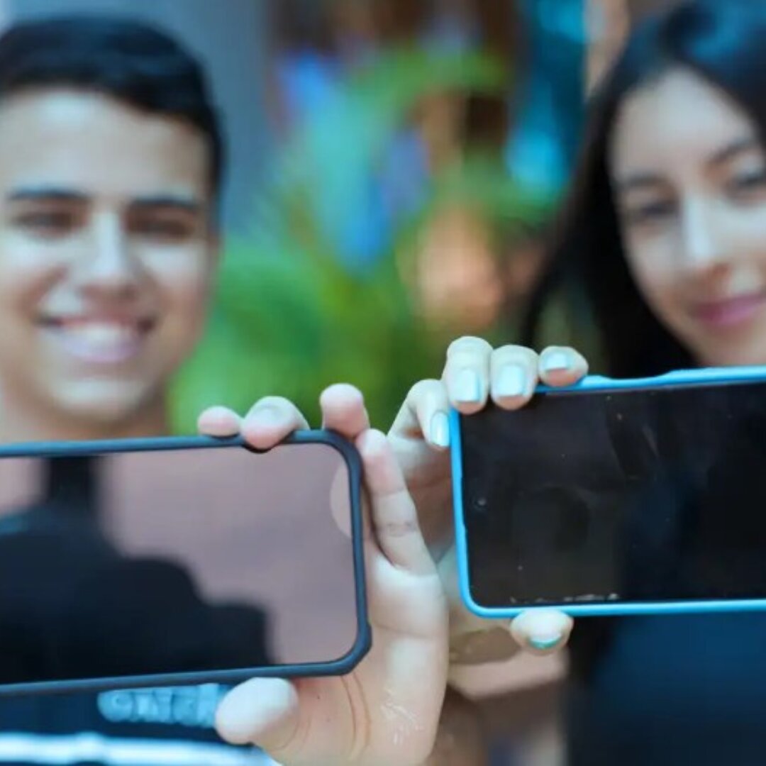 Proibição de celular na escola é bem-vinda, mas não é suficiente