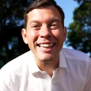 Arnaldinho Borgo entrega carta de desfiliação à presidente do Podemos