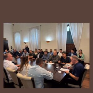 Governador Renato Casagrande recebe nova diretoria da ASCAMVES e discute pautas do Legislativo Municipal