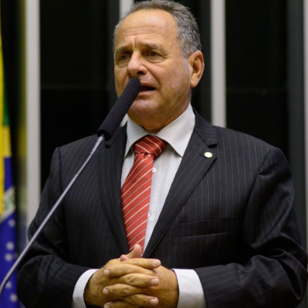 Manato sinaliza disputa do Senado e tenta viabilizar a candidatura