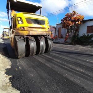 Pinheiros já asfaltou mais de 6 mil metros de ruas em grande frente de revitalização viária