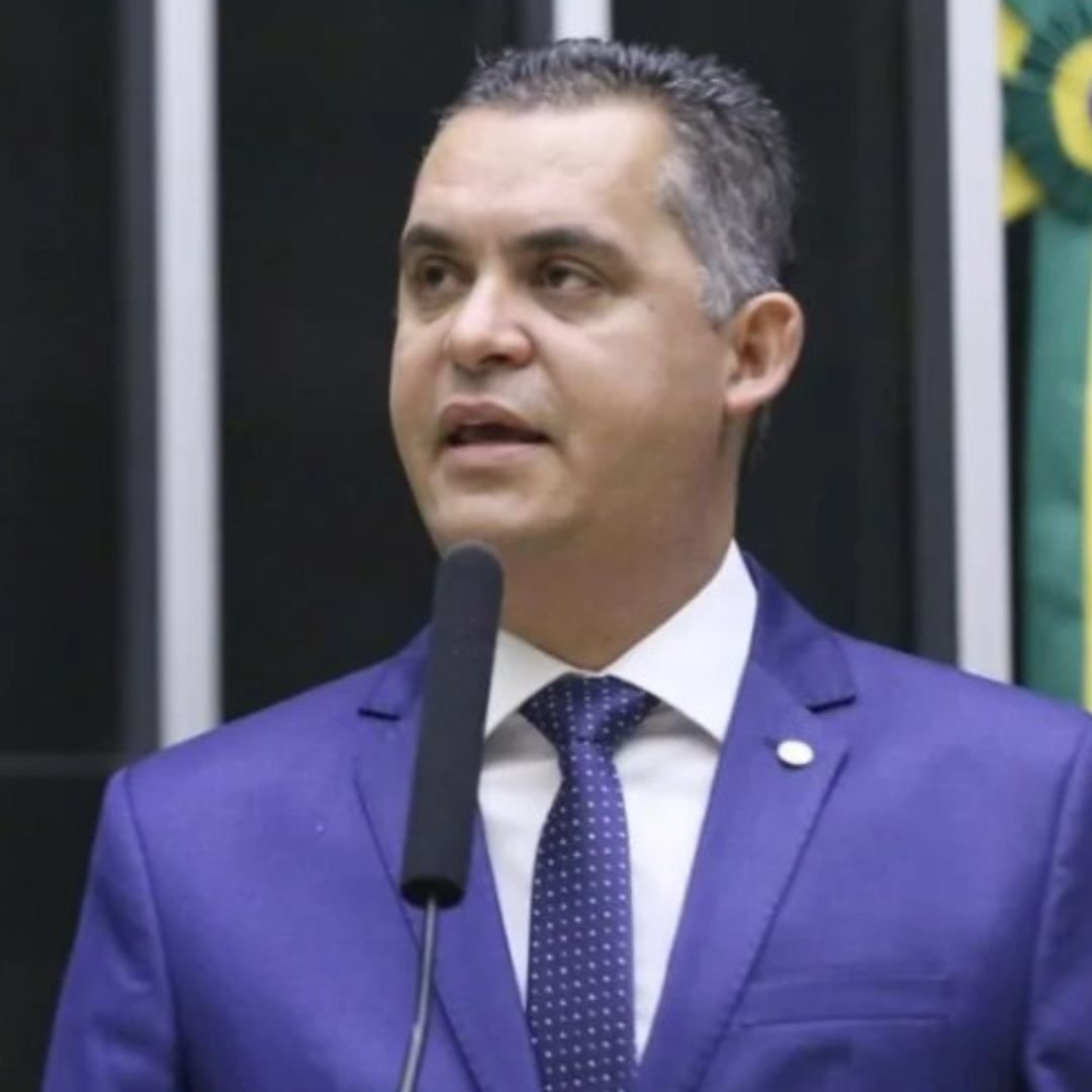 Avaliando ter mais perdas do que ganhos, Podemos recua no processo de fusão com PSDB