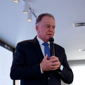 Casagrande vai a Brasília para cerimônia de autorização do curso de Medicina em São Mateus