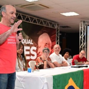 Helder anuncia que topa vir a governador pelo PT. Com condições