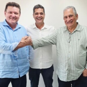 Enivaldo retira pré-candidatura ao Senado para apoiar Euclério