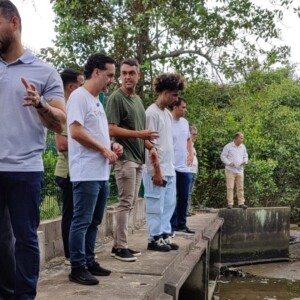 Gandini cobra solução para esgoto irregular no córrego Camburi