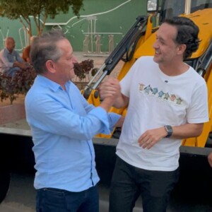 Gandini entrega retroescavadeira em Nova Venécia