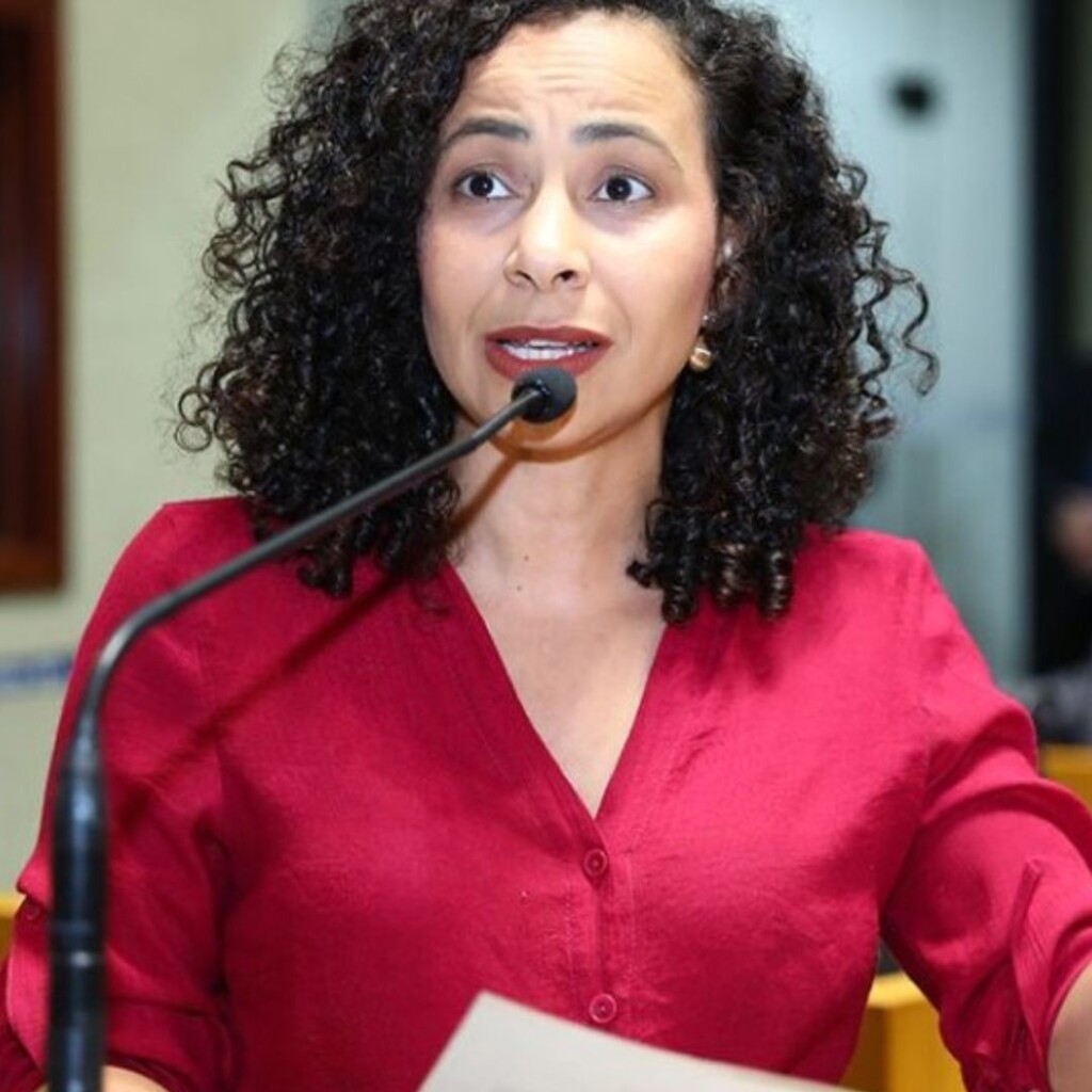 Deputada questiona flexibilização de faltas na rede estadual