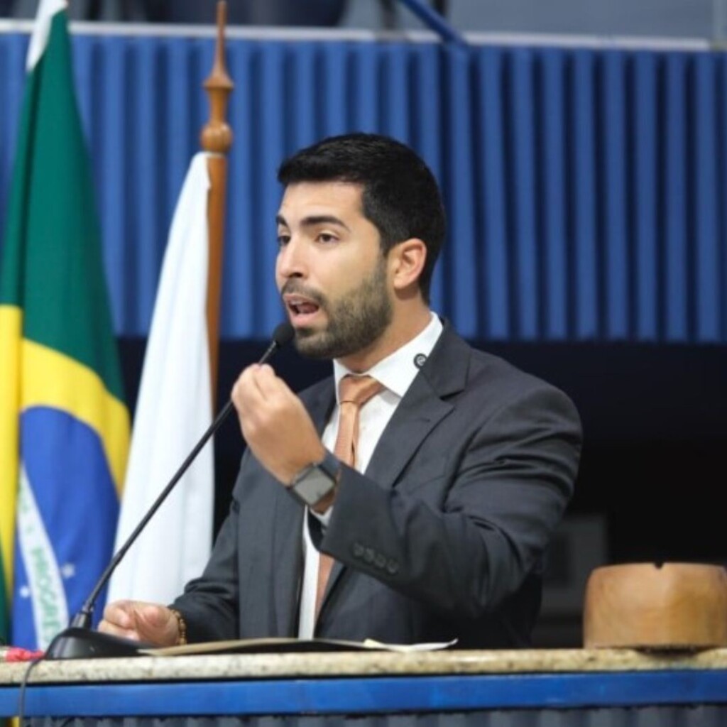 Campeão de votos do Republicanos pode deixar a sigla e as movimentações no Agir e no PL