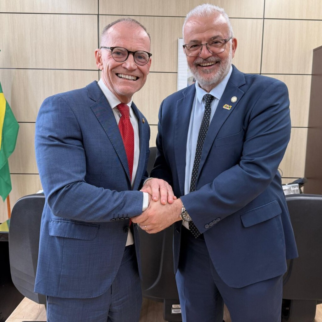 Contarato vai ao Ministério da Educação e curso de Medicina em Alegre deve ser aberto em 2026