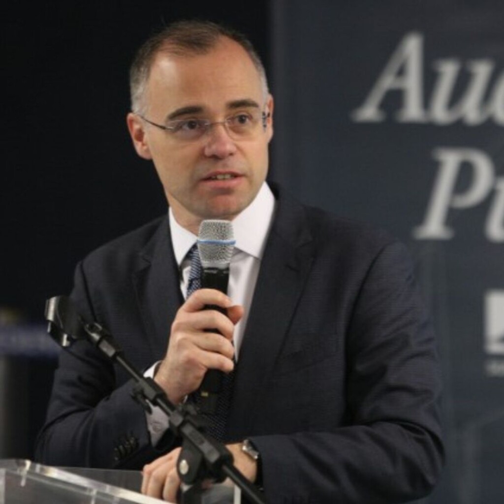 Lei Antigênero: André Mendonça pede vista e interrompe julgamento