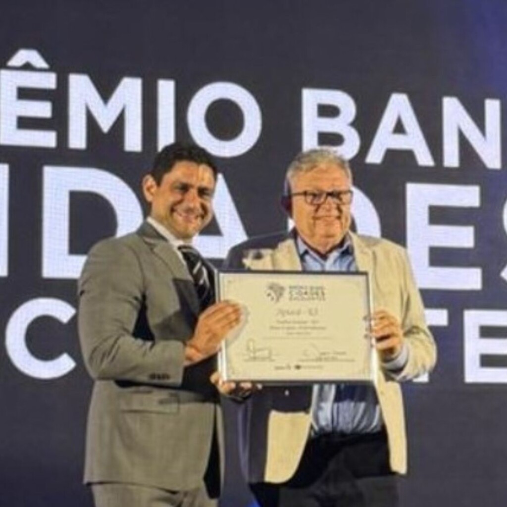 O prefeito Márcio Keres recebeu a honraria durante evento em Vitória