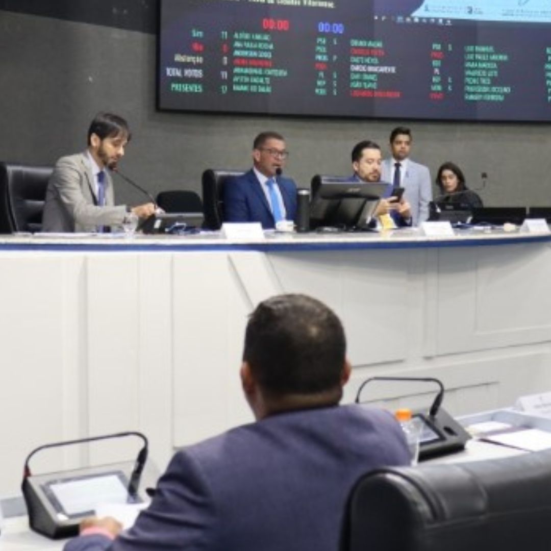 Câmara de Vitória concede abono de R$ 3 mil a servidores e bônus a estagiários