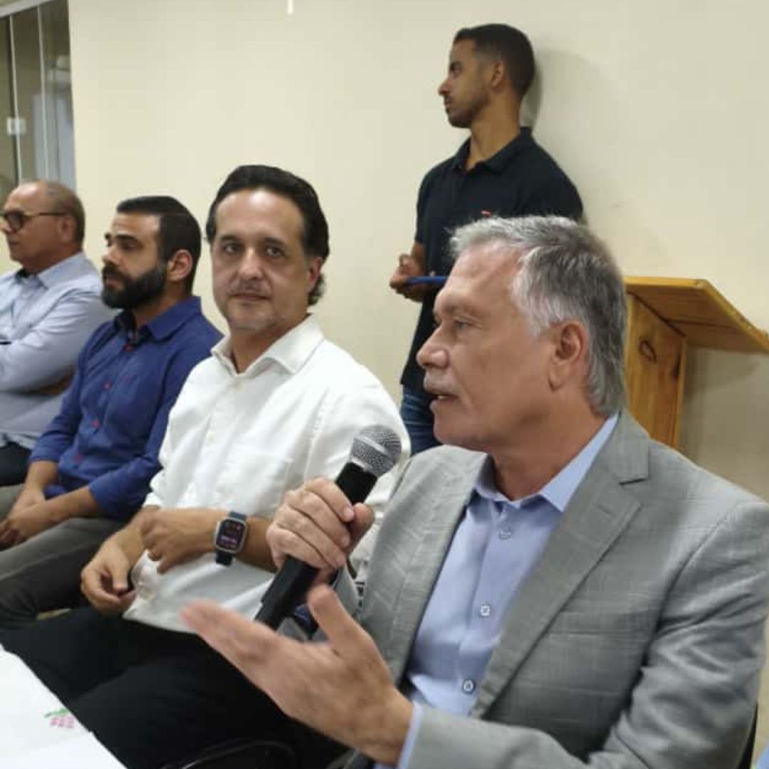 Gandini busca solução para garantir água de qualidade e esgoto tratado a bairro de Guarapari