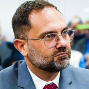 Vila Velha: Prefeito ingressa com Ação Direta de Inconstitucionalidade (ADIN) contra lei do vereador Rafael Primo