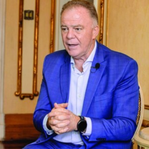 “Estamos no caminho certo”, afirma Casagrande após pesquisa