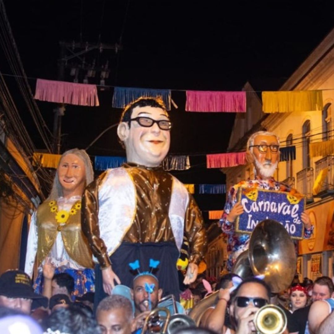 Gigantes tomam as ruas no Carnaval de Santa Leopoldina
