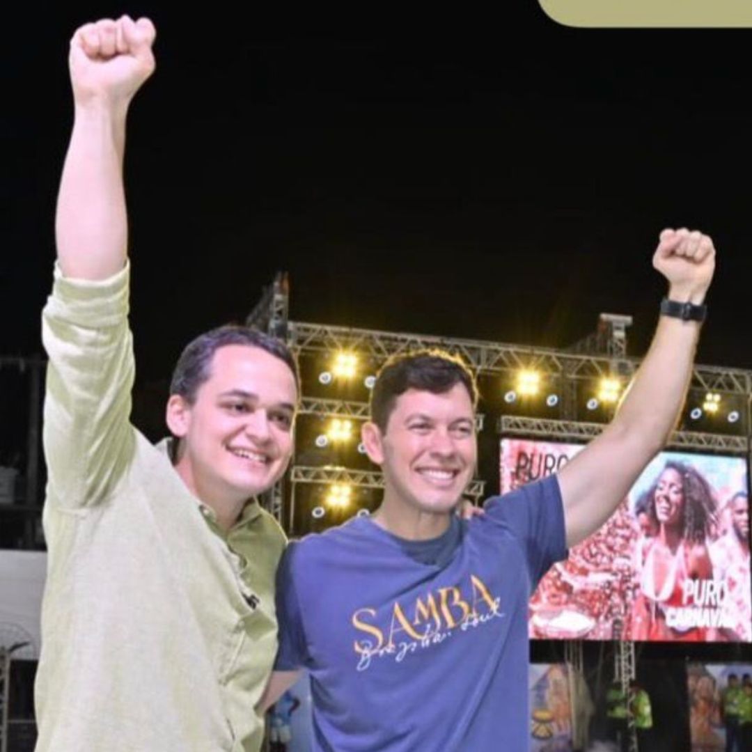 Arnaldinho e Pazolini entram juntos na avenida e sinalizam aliança