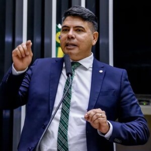 Deputado Messias Donato anuncia representação à PGR após desfile que homenageou Lula no Rio