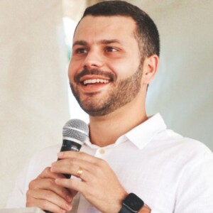 Viana fecha acordo com Sicredi e leva cooperativas escolares e educação financeira para rede municipal