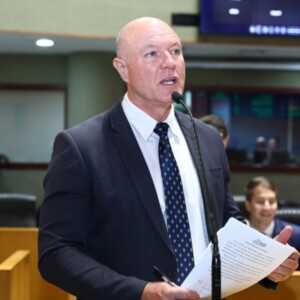 Deputado Coronel Weliton critica redes sociais que estimulam agressões contra mulheres