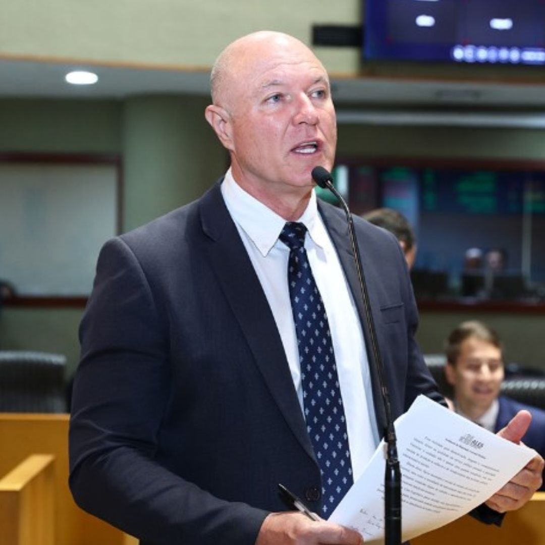 Deputado Coronel Weliton critica redes sociais que estimulam agressões contra mulheres