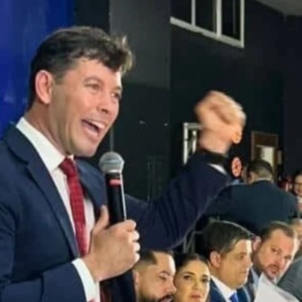 Arnaldinho decide ficar no cargo. Não será candidato a nada