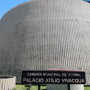 Vereadores rejeitam por um voto projeto sobre bonificação de professores da rede de Vitória