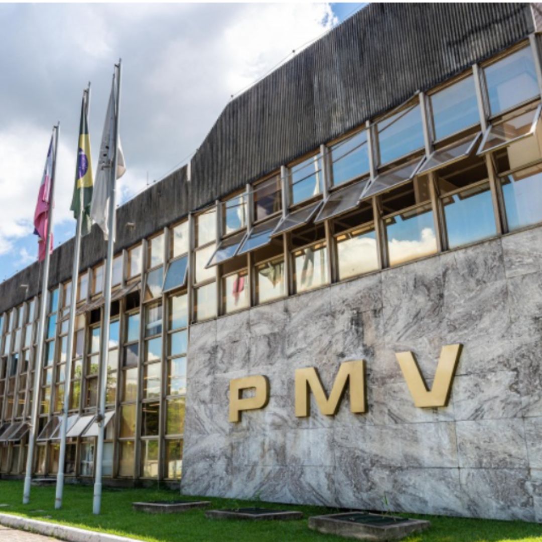 Prefeito Pazolini cumpre promessa de campanha e amplia corte de cargos comissionados em Vitória