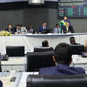 Câmara de Vitória suspende sessão e votação de reajuste dos servidores é adiada