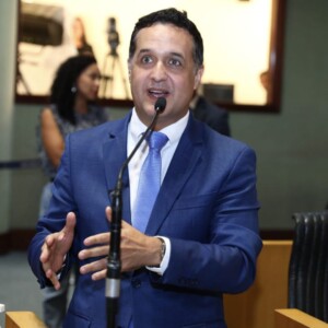 Assembleia aprova regras para carro elétrico em condomínios