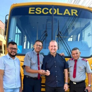 Prefeitura de Sooretama entrega novo ônibus para reforçar transporte escolar