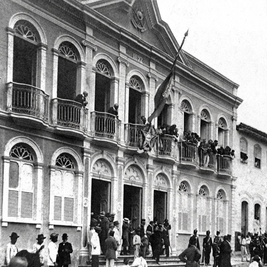 Exposição celebra 190 anos da Assembleia ES
