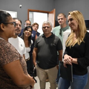 Prefeitura de Vitória entrega melhorias habitacionais a família do bairro São Benedito