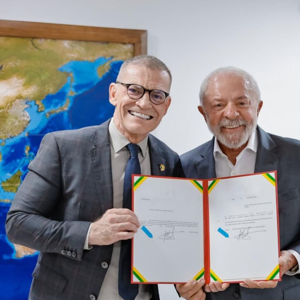 Virou lei! Lula sanciona projeto de Contarato que institui Dia Nacional em Memória das Vítimas de Trânsito