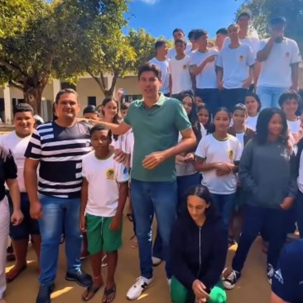 Mazinho dos Anjos garante recursos para equipamentos esportivos em escola de Marilândia