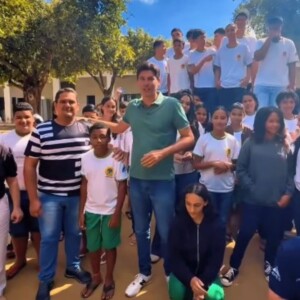 Mazinho dos Anjos garante recursos para equipamentos esportivos em escola de Marilândia