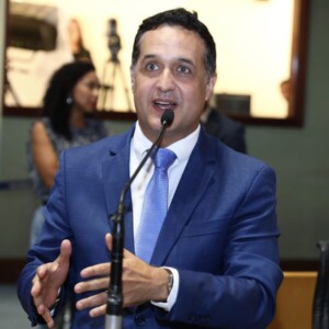 Gandini articula e governo envia à Assembleia projeto de recarga de carro elétrico em condomínio