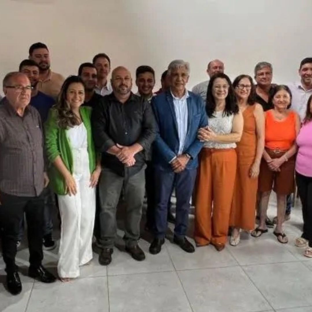 Dito Silva, ao centro, é o presidente do CIM Caparaó, empossado em janeiro de 2025